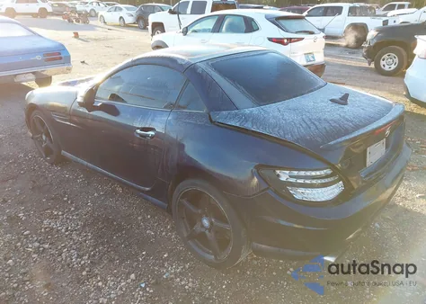 2015 Mercedes-Benz Slk 250 z USA, uszkodzony, nr VIN WDDPK4HA2FF108287